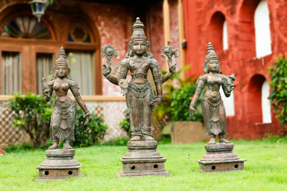 Decorative Sculpture at the Heritage Arts gallery